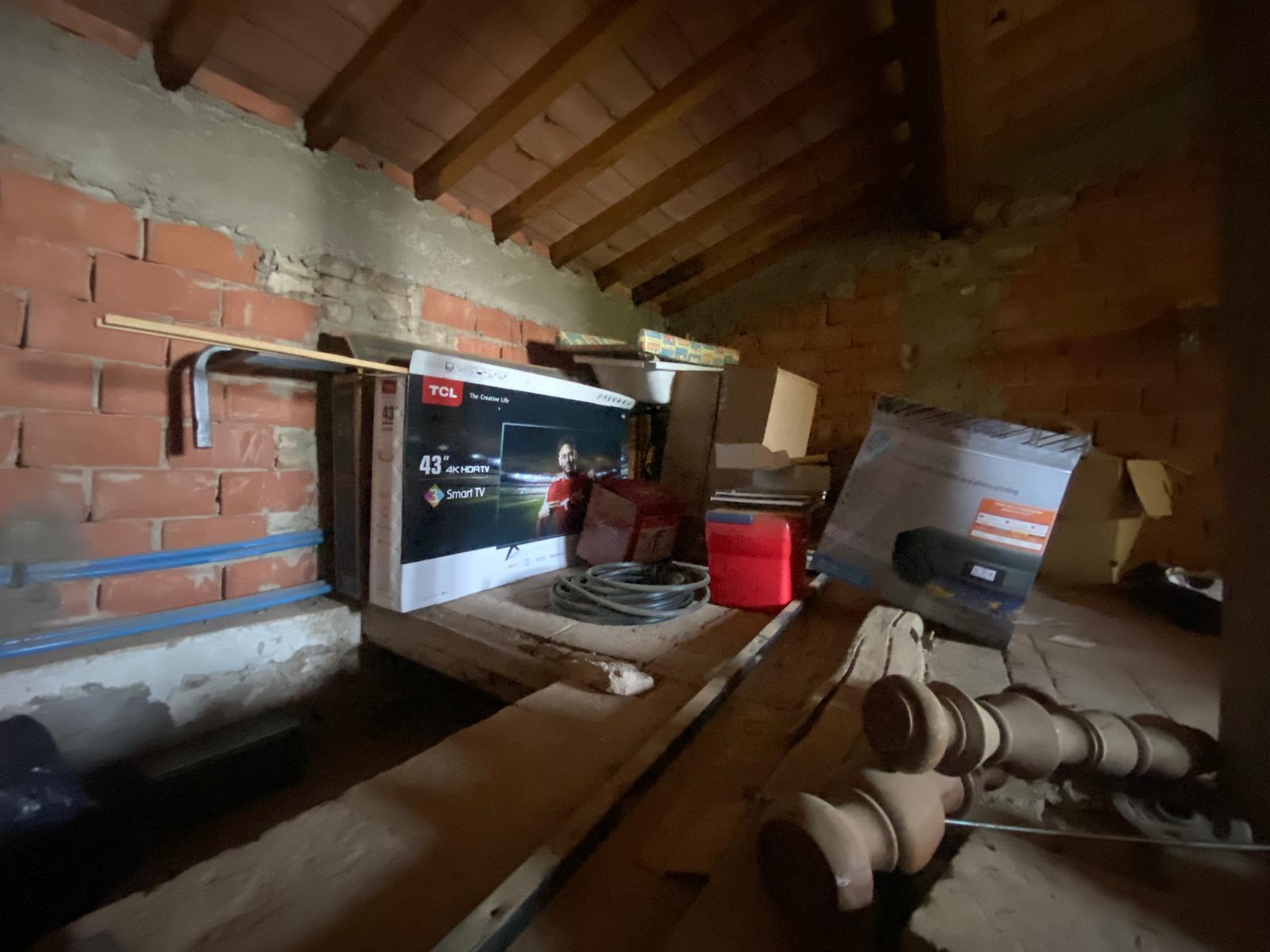 Garage disordinato da sgomberare